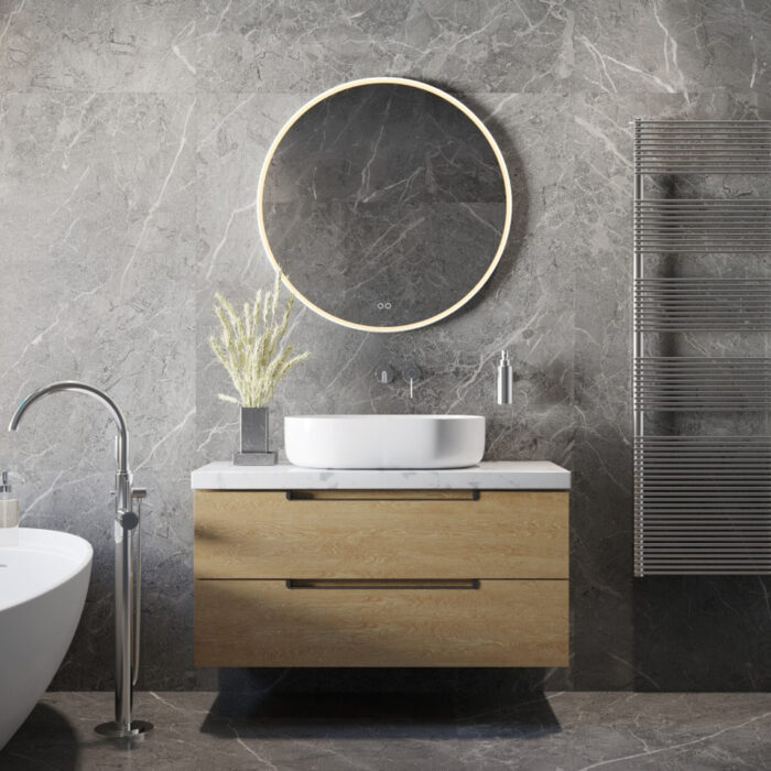 Moderner Badezimmerspiegel mit stilvollem weißem Rand