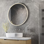Moderner Badezimmerspiegel mit stilvollem weißem Rand